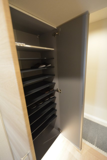 秀和代官山レジデンス 玄関