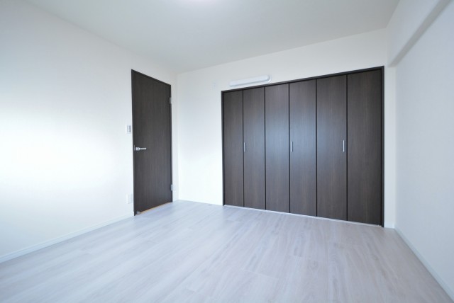 三田ナショナルコート 洋室1