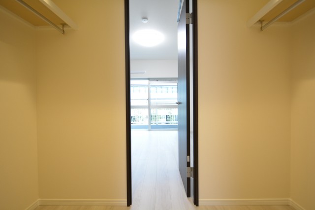 三田ナショナルコート 洋室2