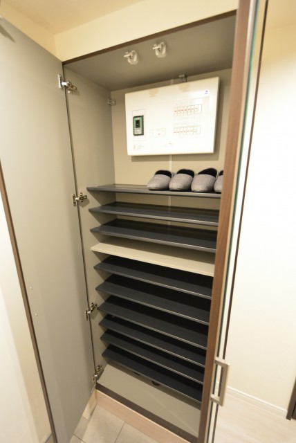 三田ナショナルコート 玄関