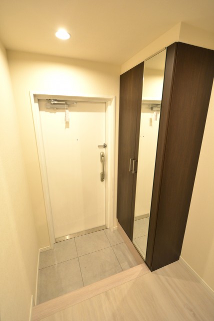 三田ナショナルコート 玄関