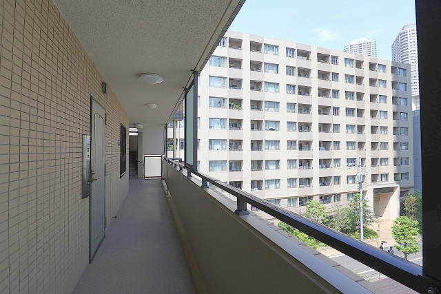 クレストフォルム月島セントラルコート 外廊下