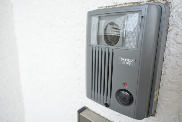 三田ナショナルコート 玄関