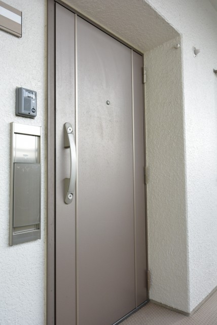 三田ナショナルコート 玄関