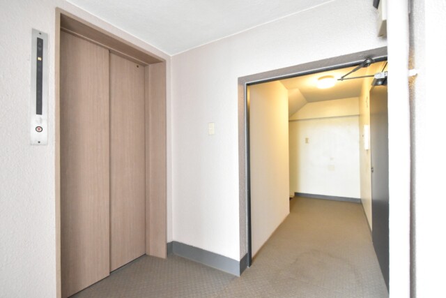 三軒茶屋スカイハイツ 玄関