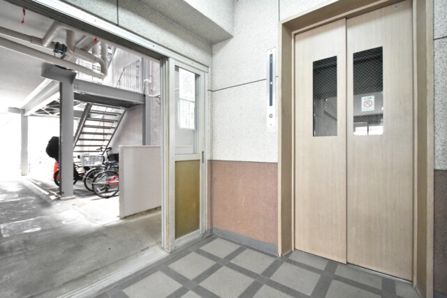 三軒茶屋スカイハイツ 玄関