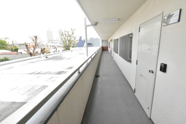 パイロットハウス北新宿 玄関