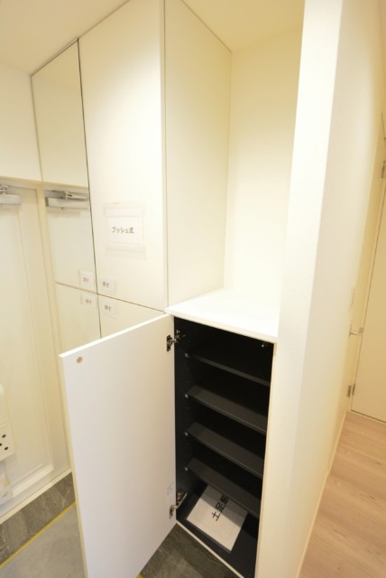 モナーク三軒茶屋 玄関