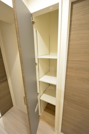 上馬フラワーホーム 廊下収納