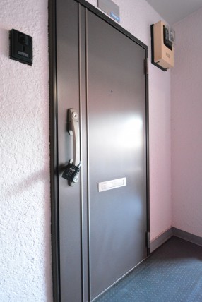 トーア明大前マンション 玄関