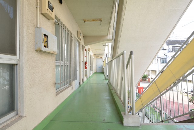 ビッグ武蔵野池袋 階段・外廊下