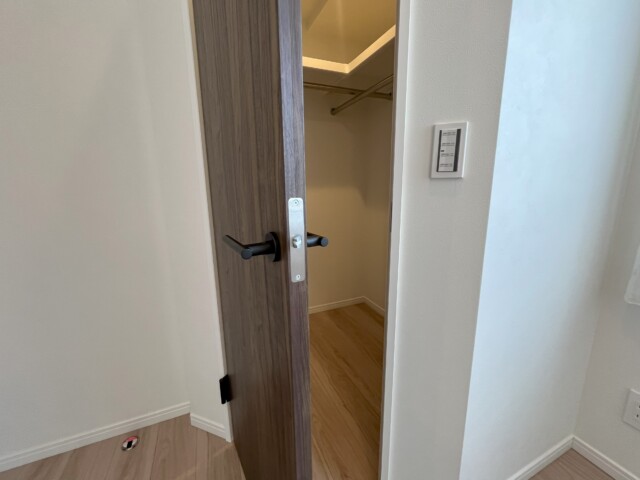 クレッセント渋谷神泉 洋室2