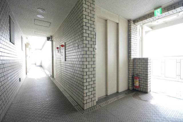 藤和三軒茶屋コープ 玄関