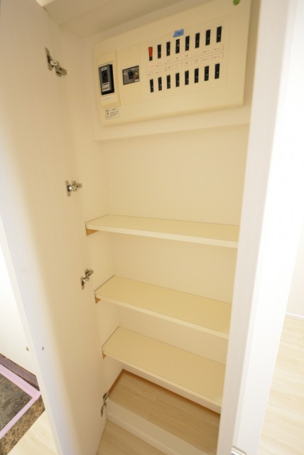 クレッセント渋谷神泉 廊下収納