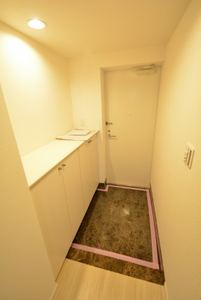 クレッセント渋谷神泉 玄関