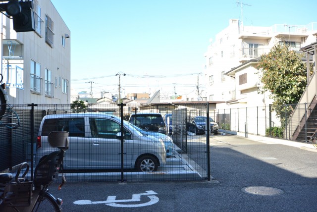 藤和学芸大学ホームズⅡ 駐車場、駐輪場