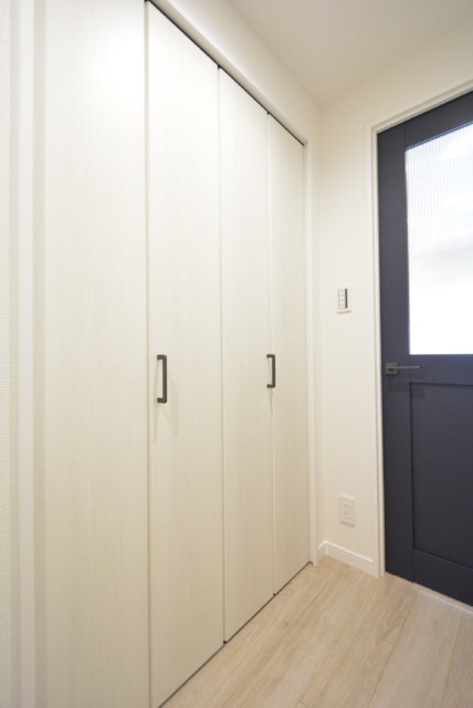 秀和第一南平台レジデンス 廊下収納