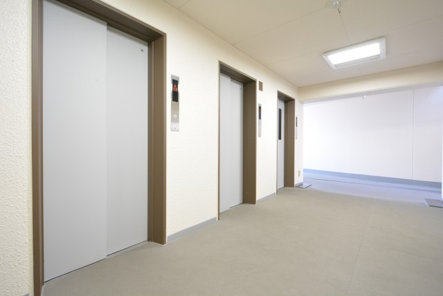 ファミール浜園 玄関