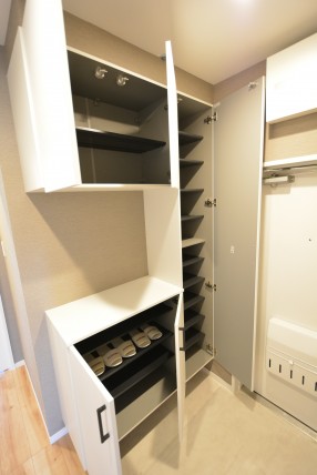 ファミール浜園 玄関