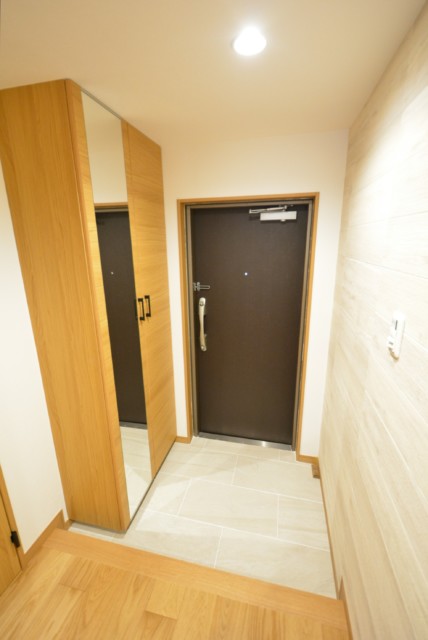 三田ナショナルコート 玄関