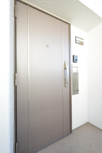 三田ナショナルコート 玄関