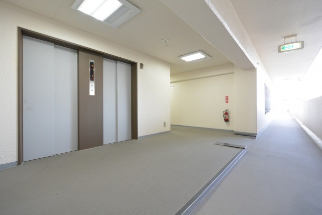 ファミール浜園 玄関