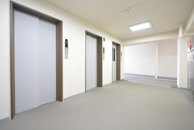 ファミール浜園 玄関