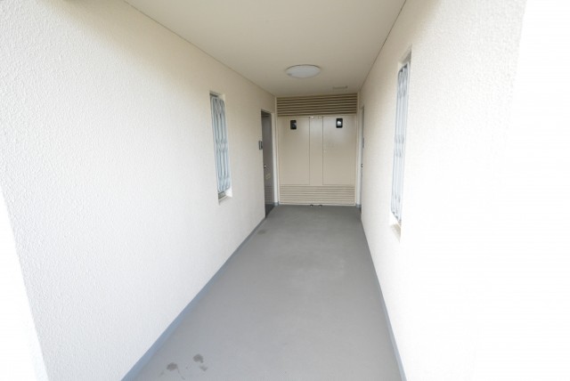 ファミール浜園 玄関