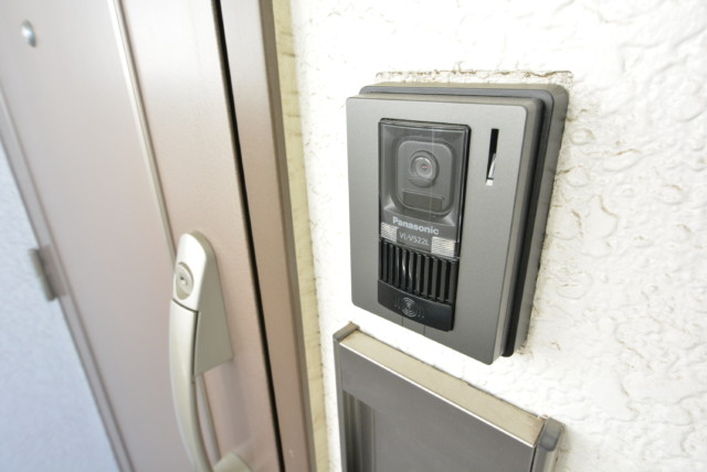 三田ナショナルコート 玄関