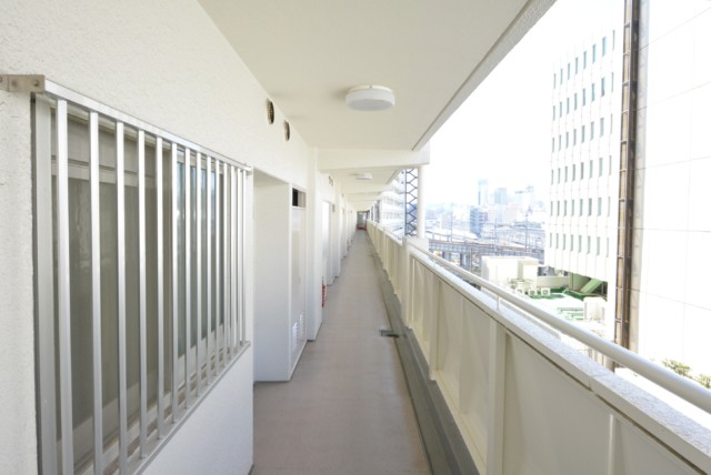 三田ナショナルコート 玄関