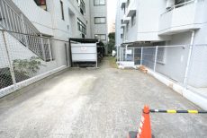 東池袋ハイツ壱番館 駐車場