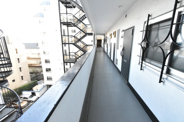 秀和第二南平台レジデンス 玄関