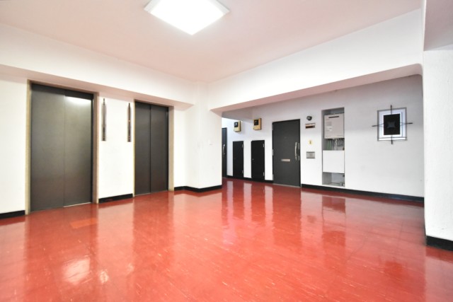 秀和第二南平台レジデンス 玄関