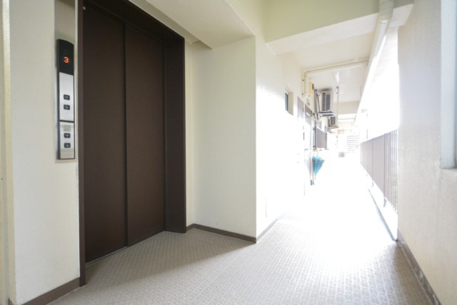 初台中央マンション 玄関