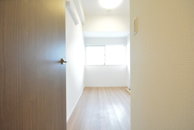 三軒茶屋ターミナルビル 洋室2