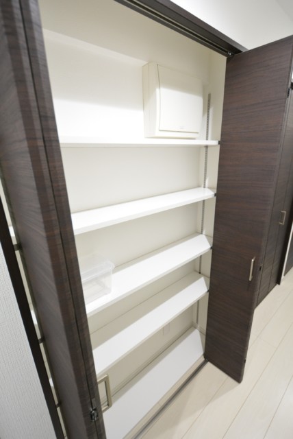 新大橋永谷マンション 廊下収納