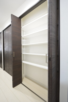 新大橋永谷マンション 廊下収納