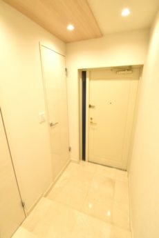 グランドシティ白山 玄関