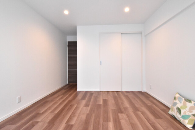 秀和目黒駅前レジデンス 洋室2