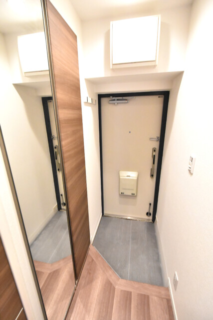 秀和目黒駅前レジデンス 玄関