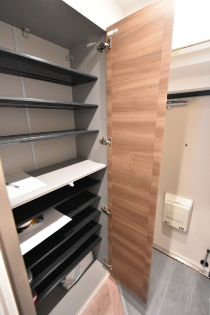 秀和目黒駅前レジデンス 玄関