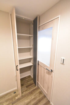 サンロイヤル五反田 廊下収納