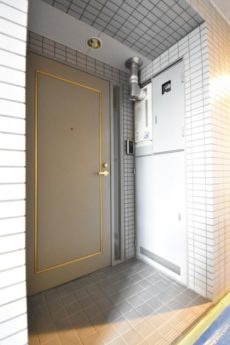 グランドシティ白山 玄関