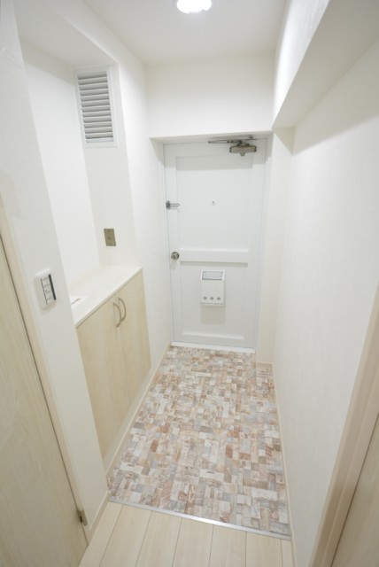 パレス三條 玄関