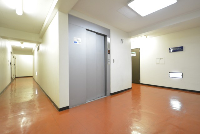 初台ハイツ 玄関