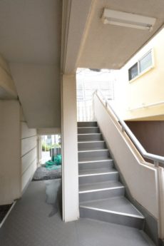 キクエイパレス自由が丘 階段