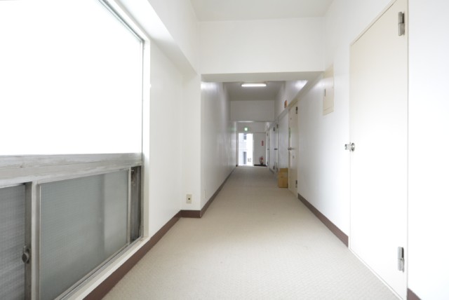 パレス三條 玄関