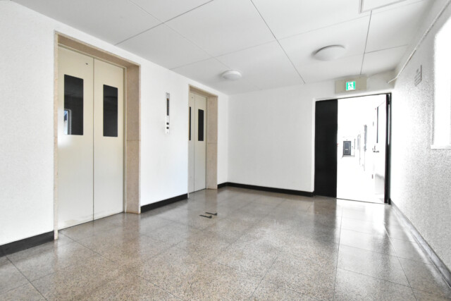 秀和目黒駅前レジデンス 玄関