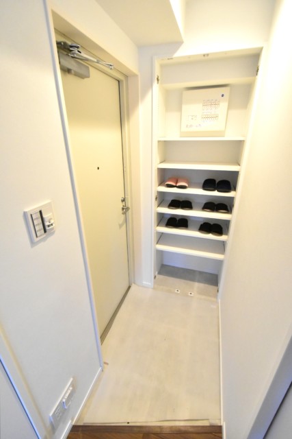 メゾンエクレーレ浜町公園 玄関