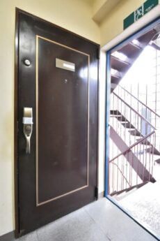 初穂マンションひがし京橋 玄関